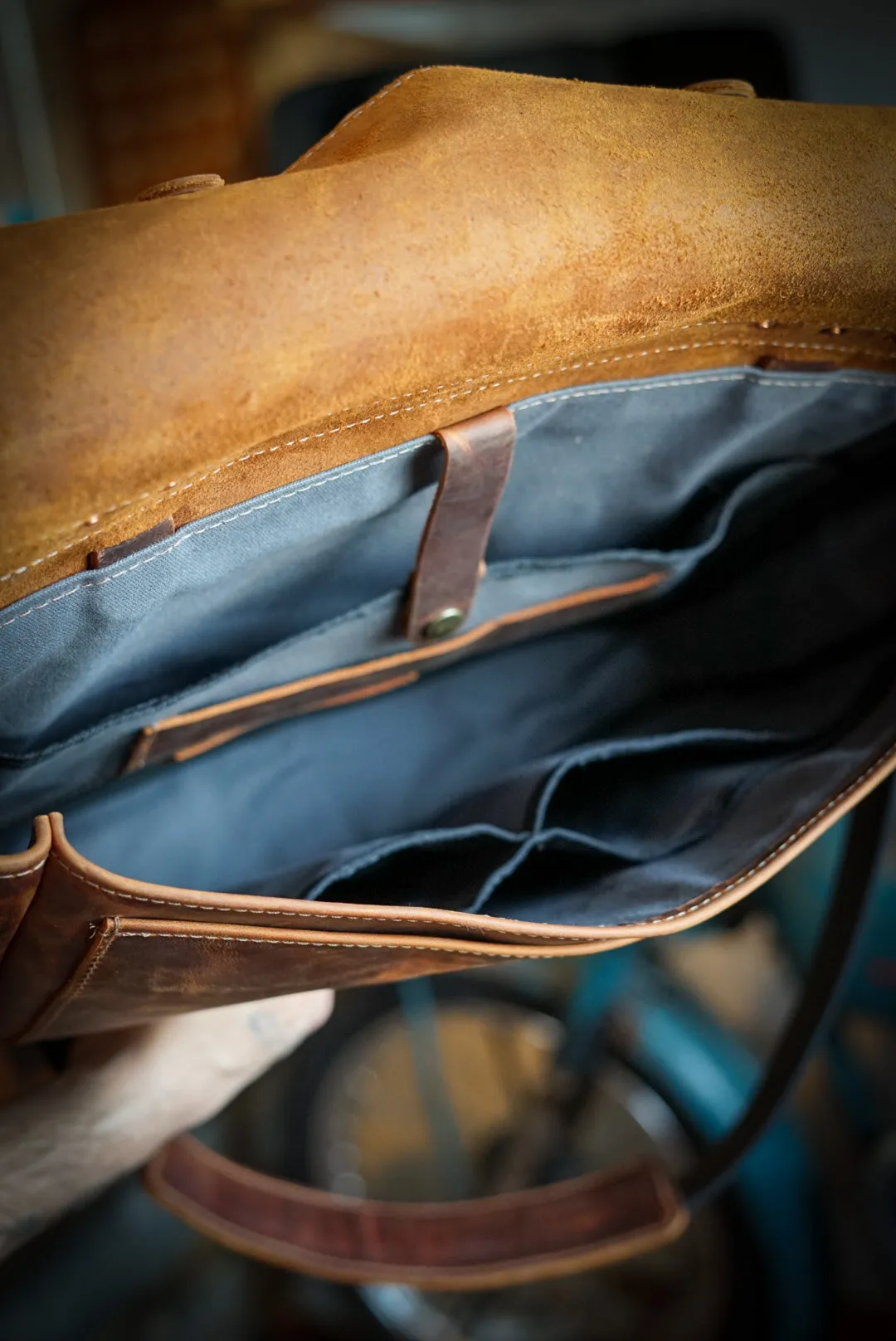 16" Messenger Bag ("Hardtimes" Brown)