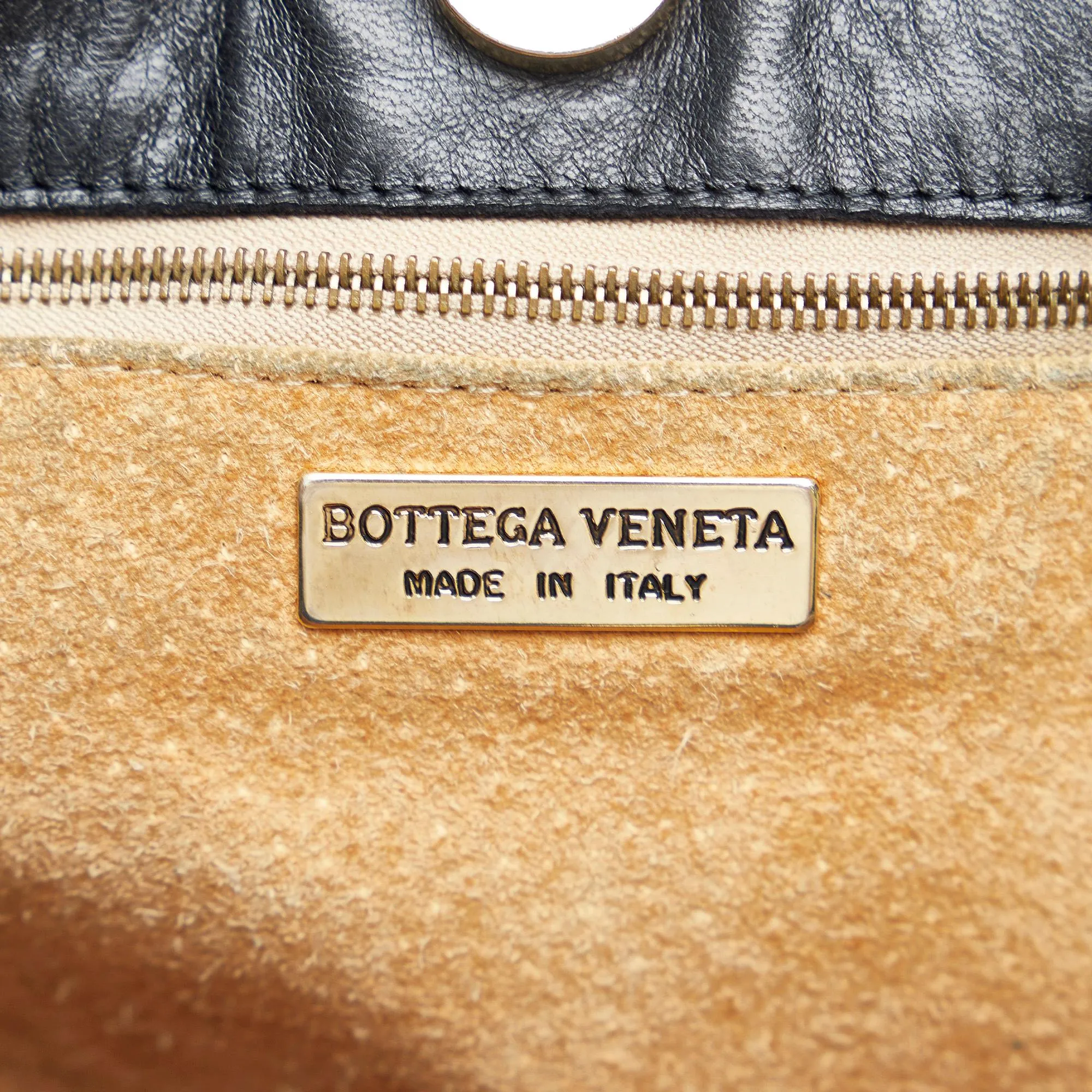 Bottega Veneta Intrecciato Shoulder Bag (SHG-pF7AR2)